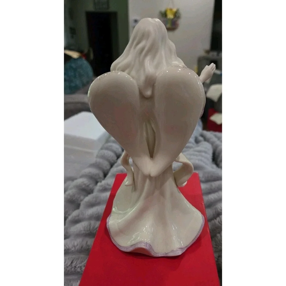 LENOX GIFTS OF GRACE LOVE IS PATIENT, LOVE IS KIND ANGEL FIGURINE NIB 8